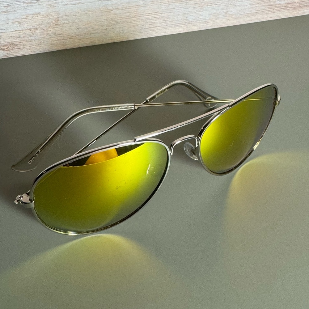 Silver Frame Cop Style Panama Jack aviator sunglasses GUC